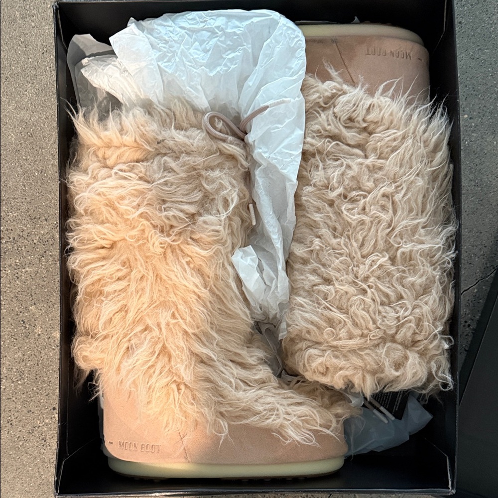 Furry Beige Moon Boots size 7/8.5